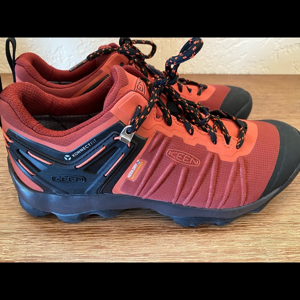 Keen Waterproof Men’s 9 Women’s 10.5